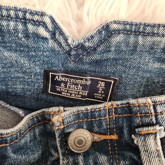 Abercrombie & Fitch Ultra High Rise Mom Jeans Belted Acid Wash Sz 26 2S (26x23") - Picture 2 of 14
